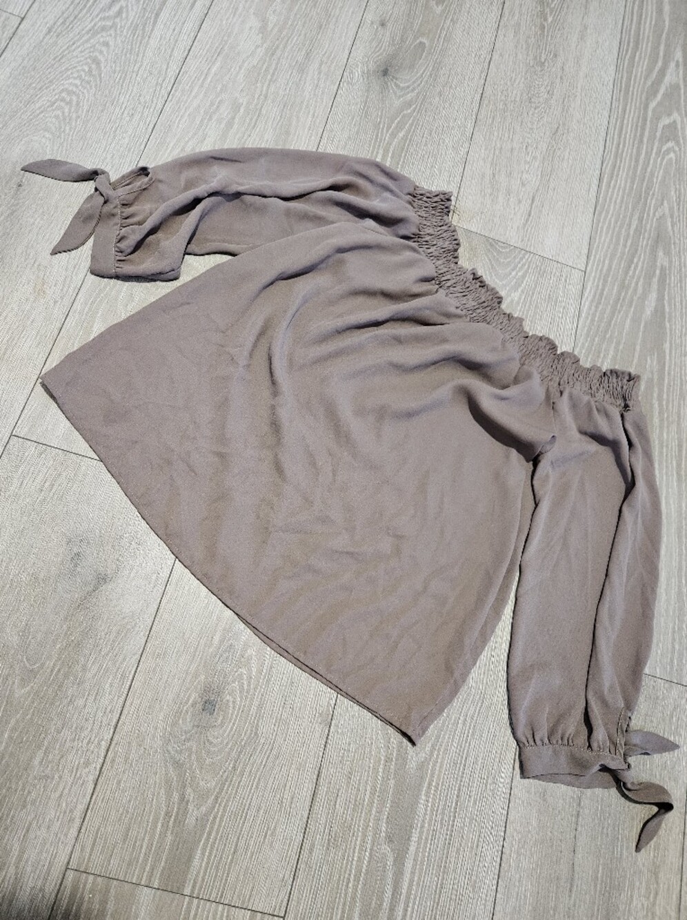 TIMING Off-Shoulder Tie-Sleeve Women’s Top Taupe